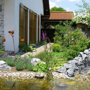 Teich mit Sitzplatz